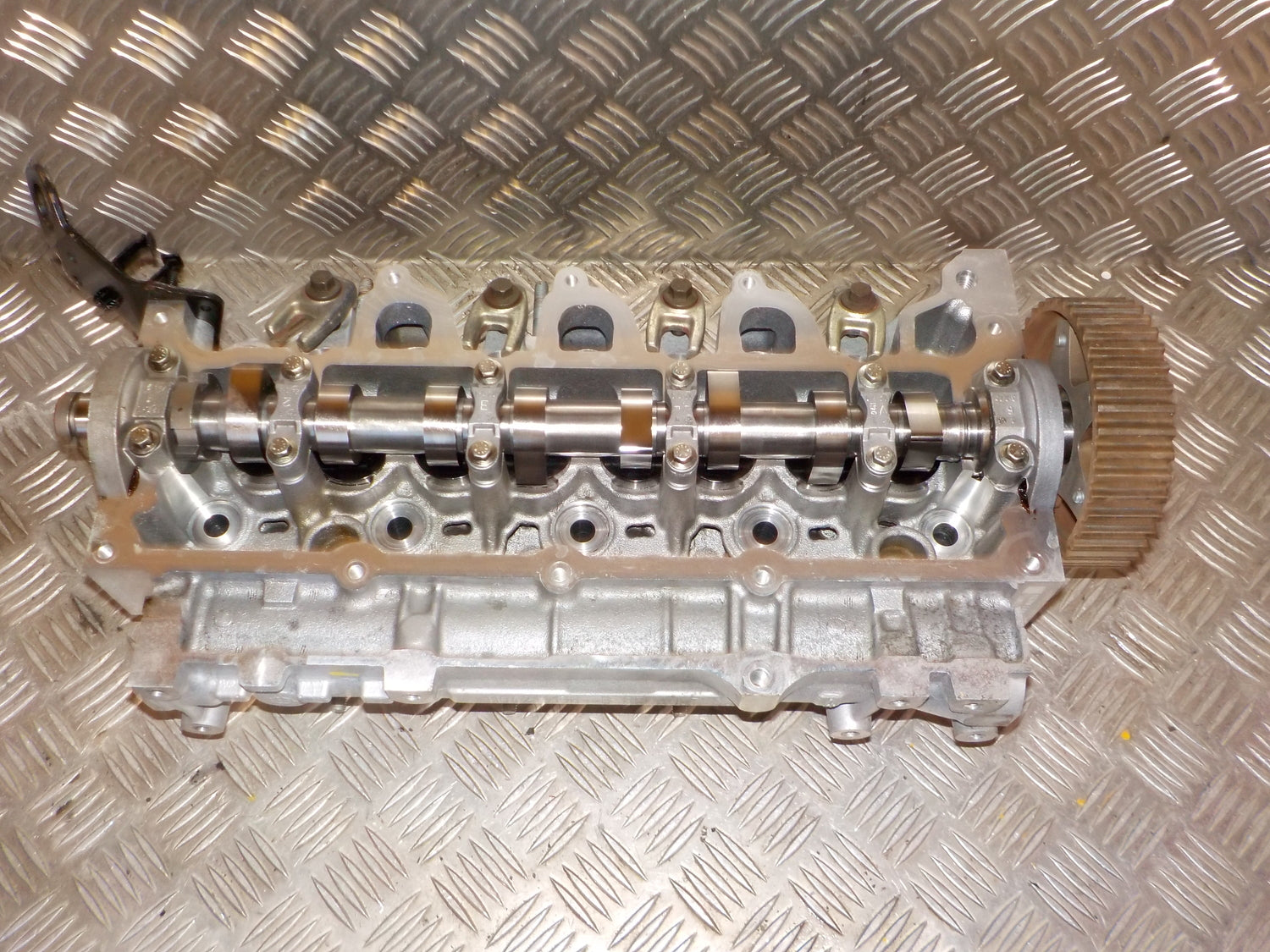 Renault Clio 4 Topstykke Med OEM Nr. 110421615R Fra Renault Ophugger