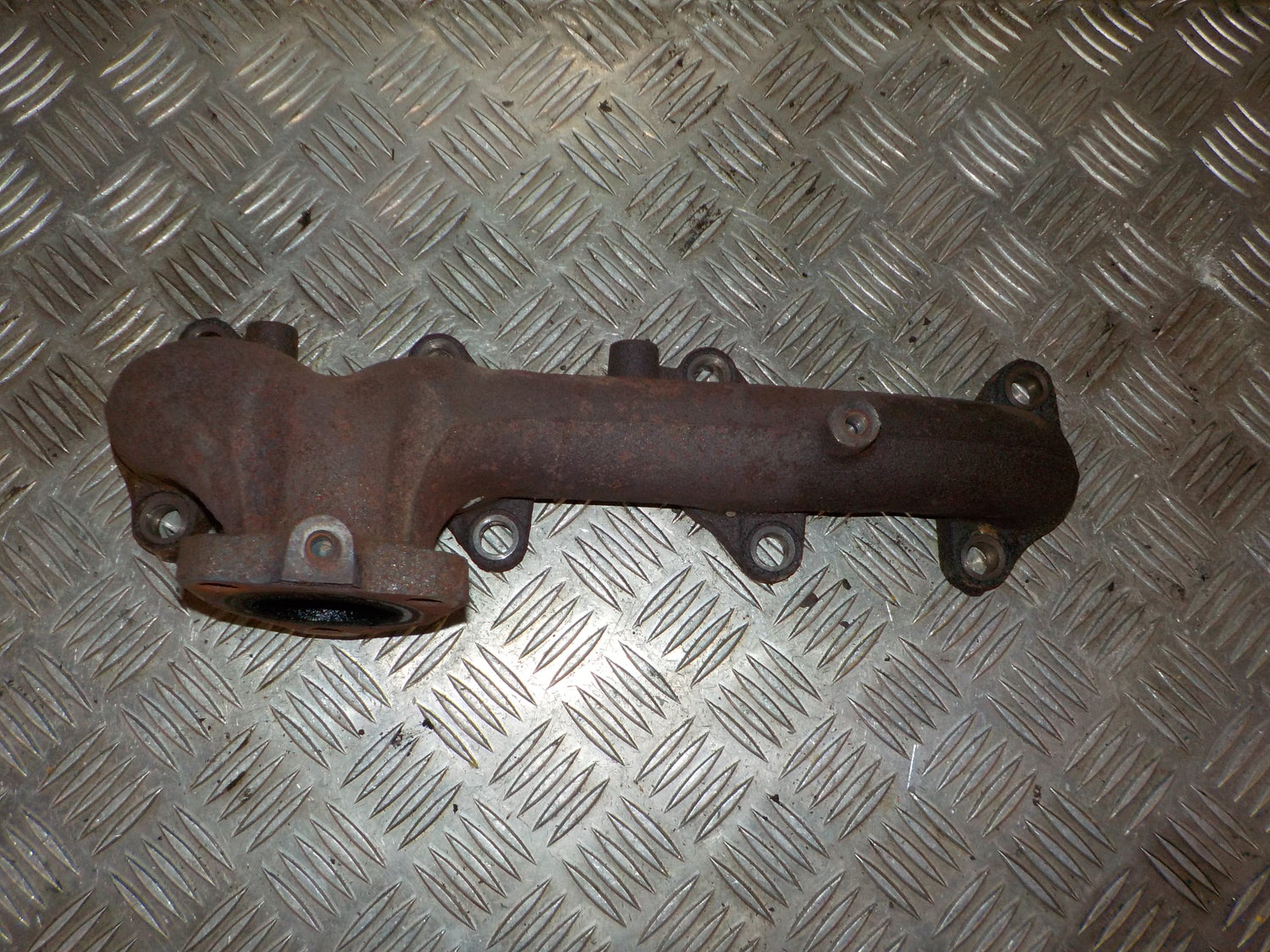 Toyota Dyna Manifold Ud Med OEM Nr. 1714130081 Fra Toyota Ophugger