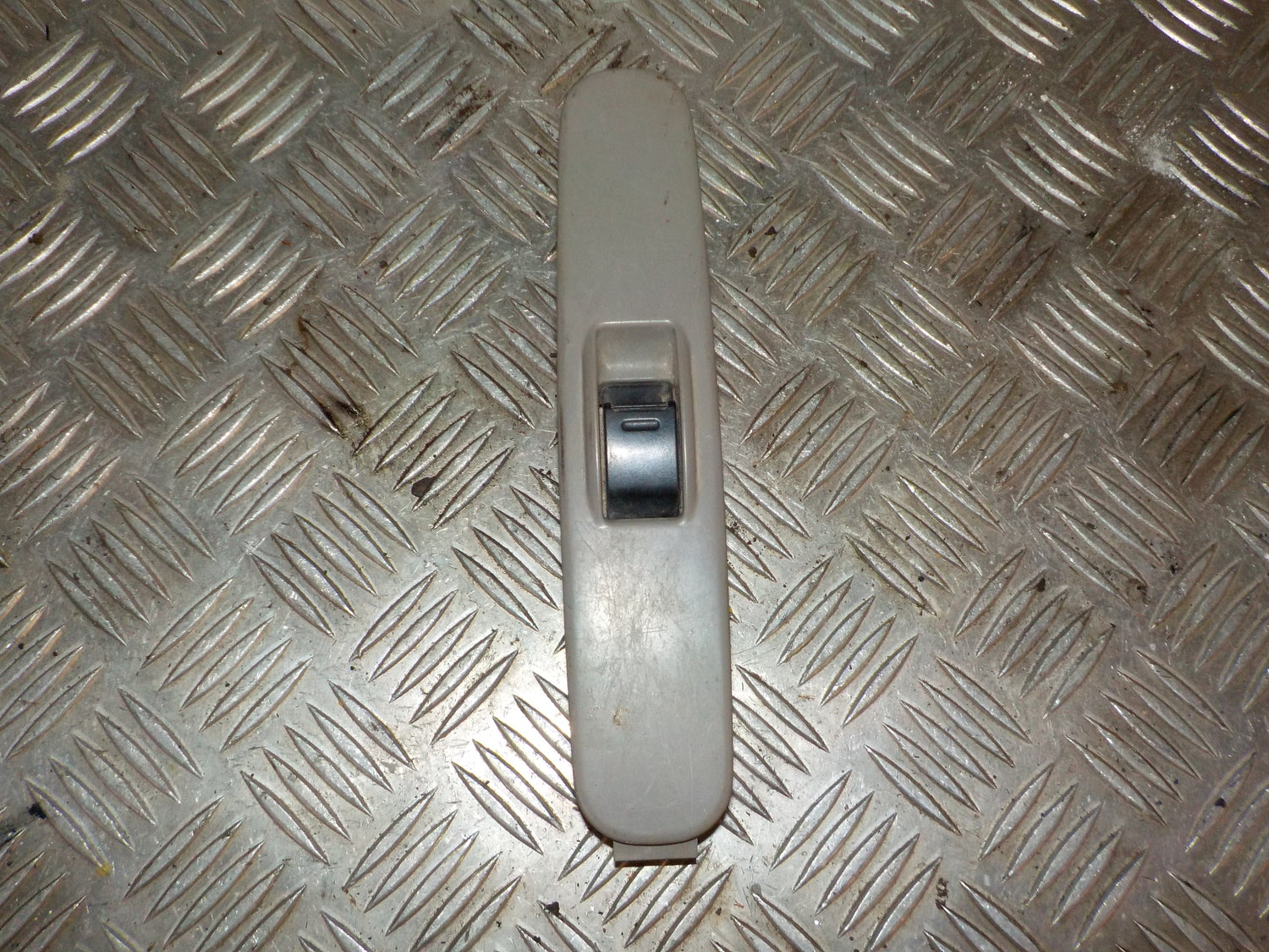 Toyota Dyna Kontakt Rudehejs Med OEM Nr. 7424037020 Fra Toyota Ophugger