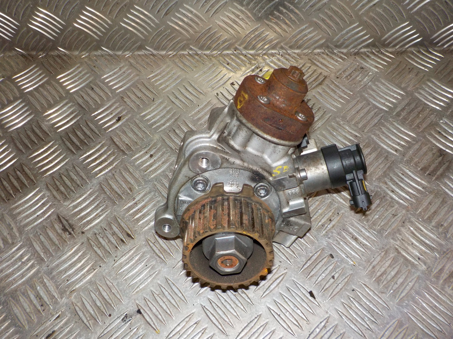 Ford Fiesta 7 Dieselpumpe Med OEM Nr. 0445010577 Fra Ford Ophugger