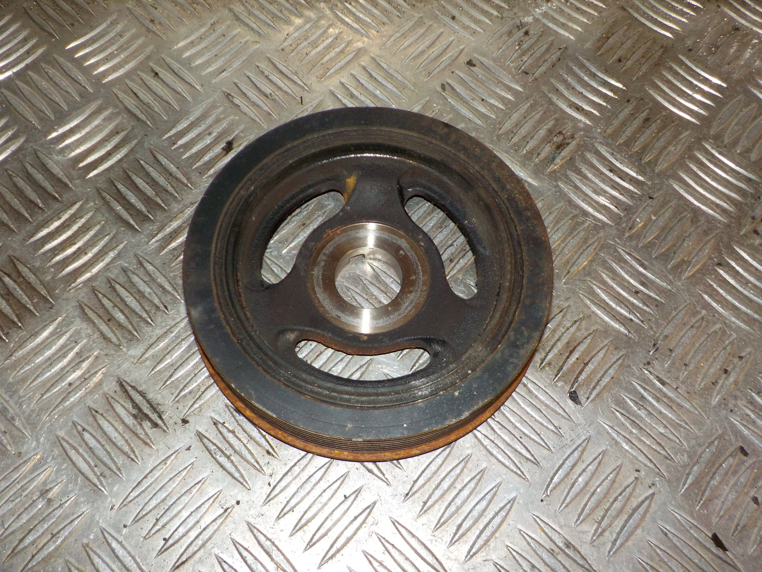 Ford Fiesta 7 Krumtap Remskive Servo Med OEM Nr. Ophugger Fra Ford Ophugger