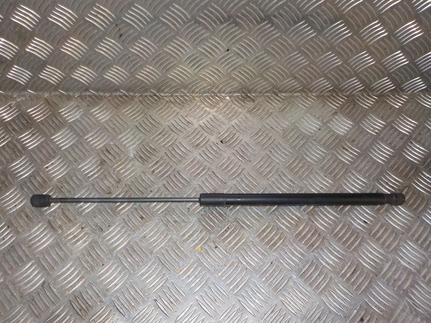 Ford Fiesta 7 Bagklapsdæmper Med OEM Nr. 8A61A4406A10AC Fra Ford Ophugger