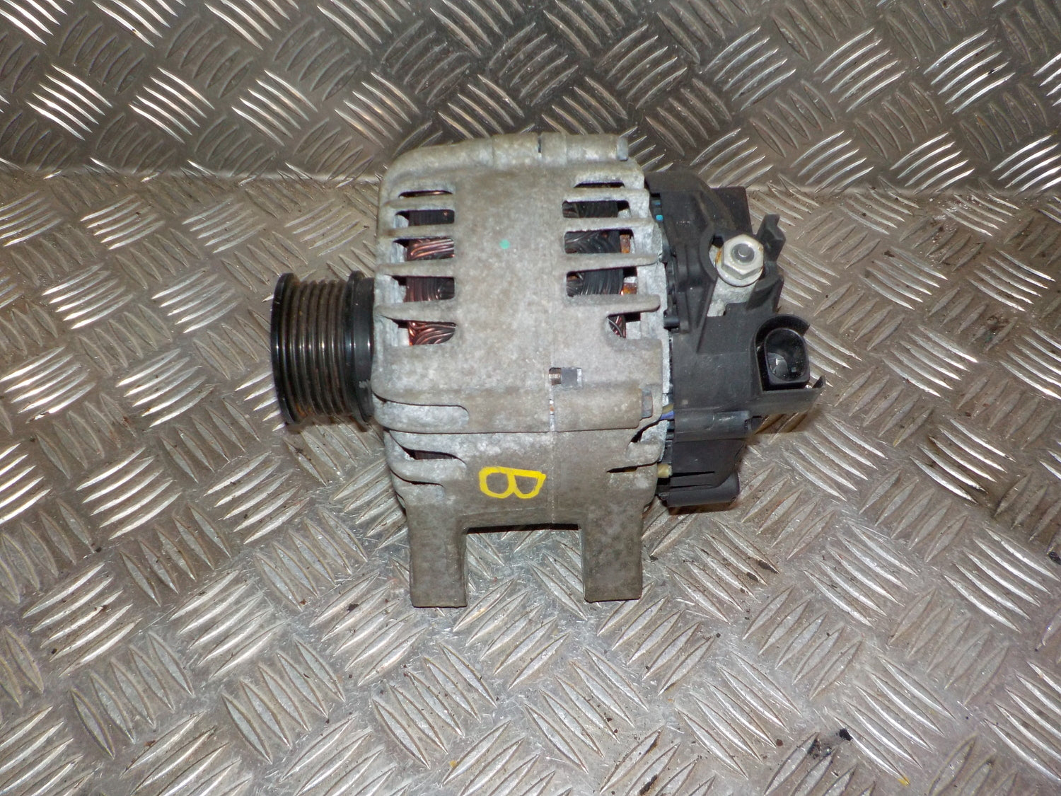 Ford Fiesta 7 Generator Med OEM Nr. AV6N10300MD Fra Ford Ophugger