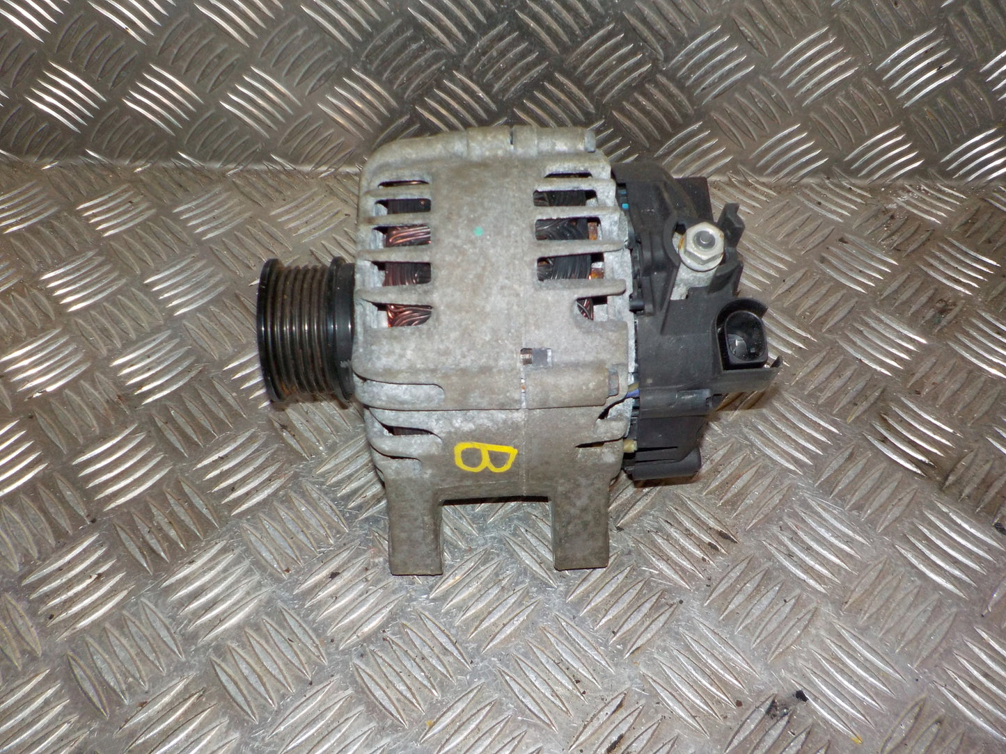 Ford Fiesta 7 Generator Med OEM Nr. 1762377 Fra Ford Ophugger