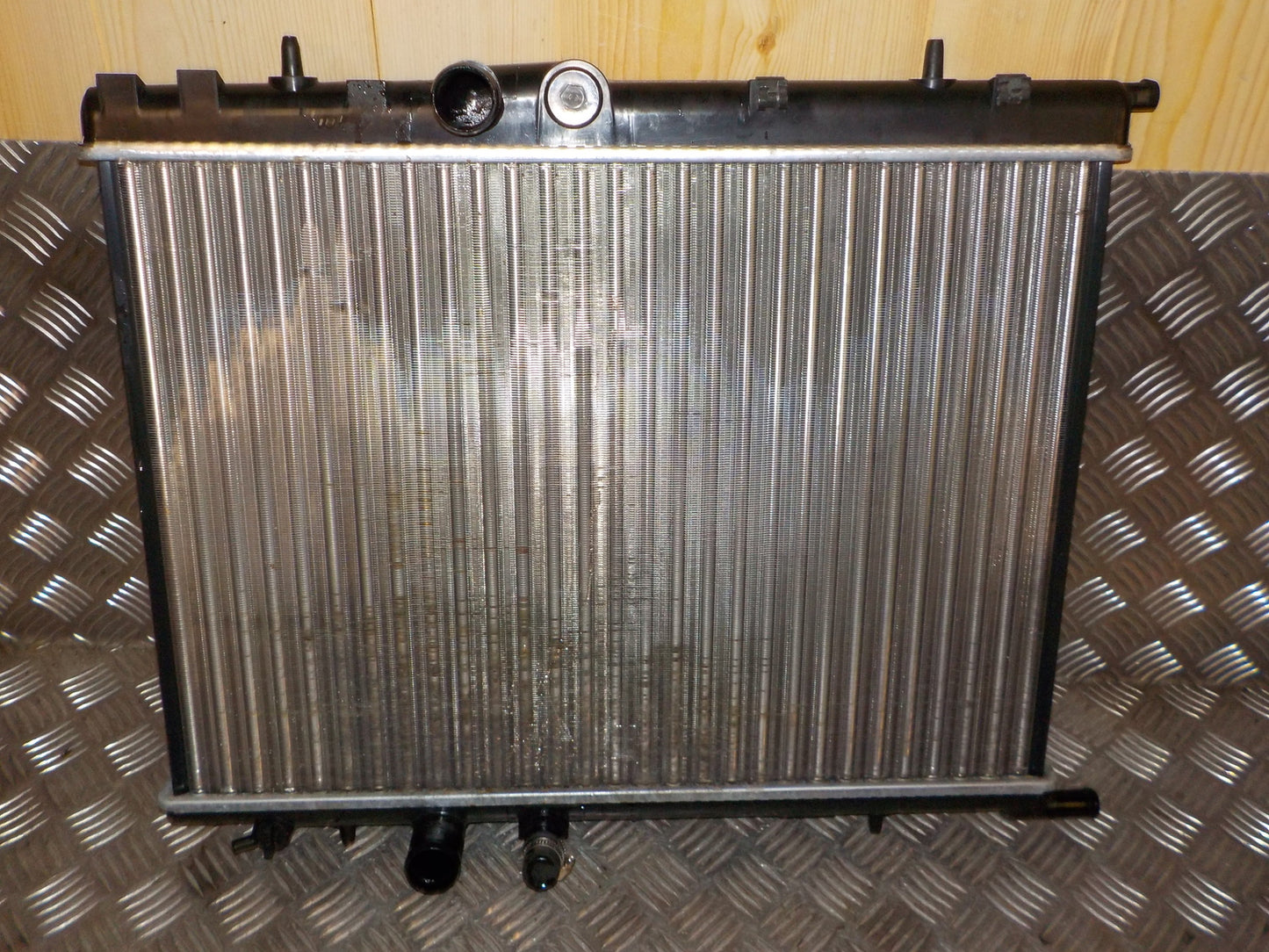 Peugeot 307 Køler Med OEM Nr. 1333A6 Fra Peugeot Ophugger