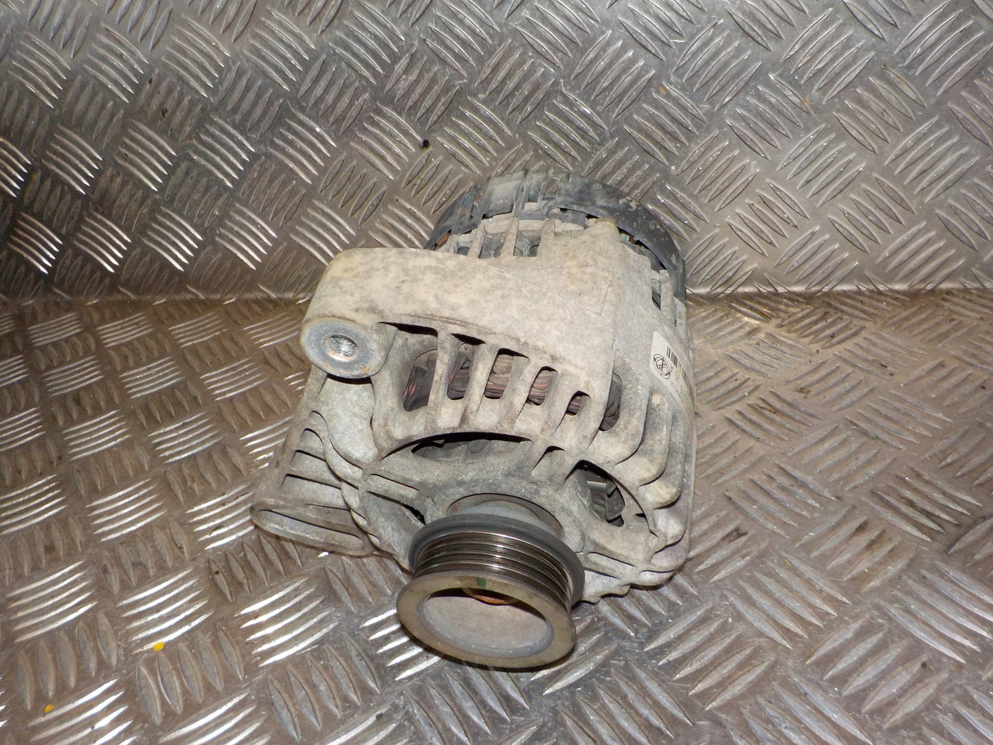 Fiat Grande Punto Generator Med OEM Nr. 51700675 Fra Fiat Ophugger