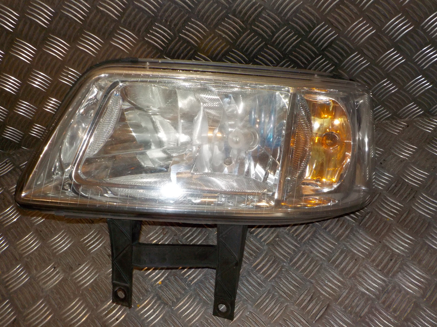 VW Transporter T5 Forlygte Med OEM Nr. 7H1941015N Fra VW Ophugger