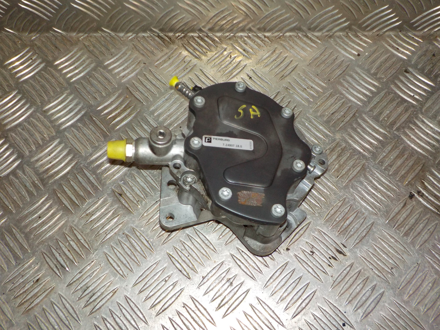 VW Transporter T5 Dieselpumpe Med OEM Nr. 070145209J Fra VW Ophugger