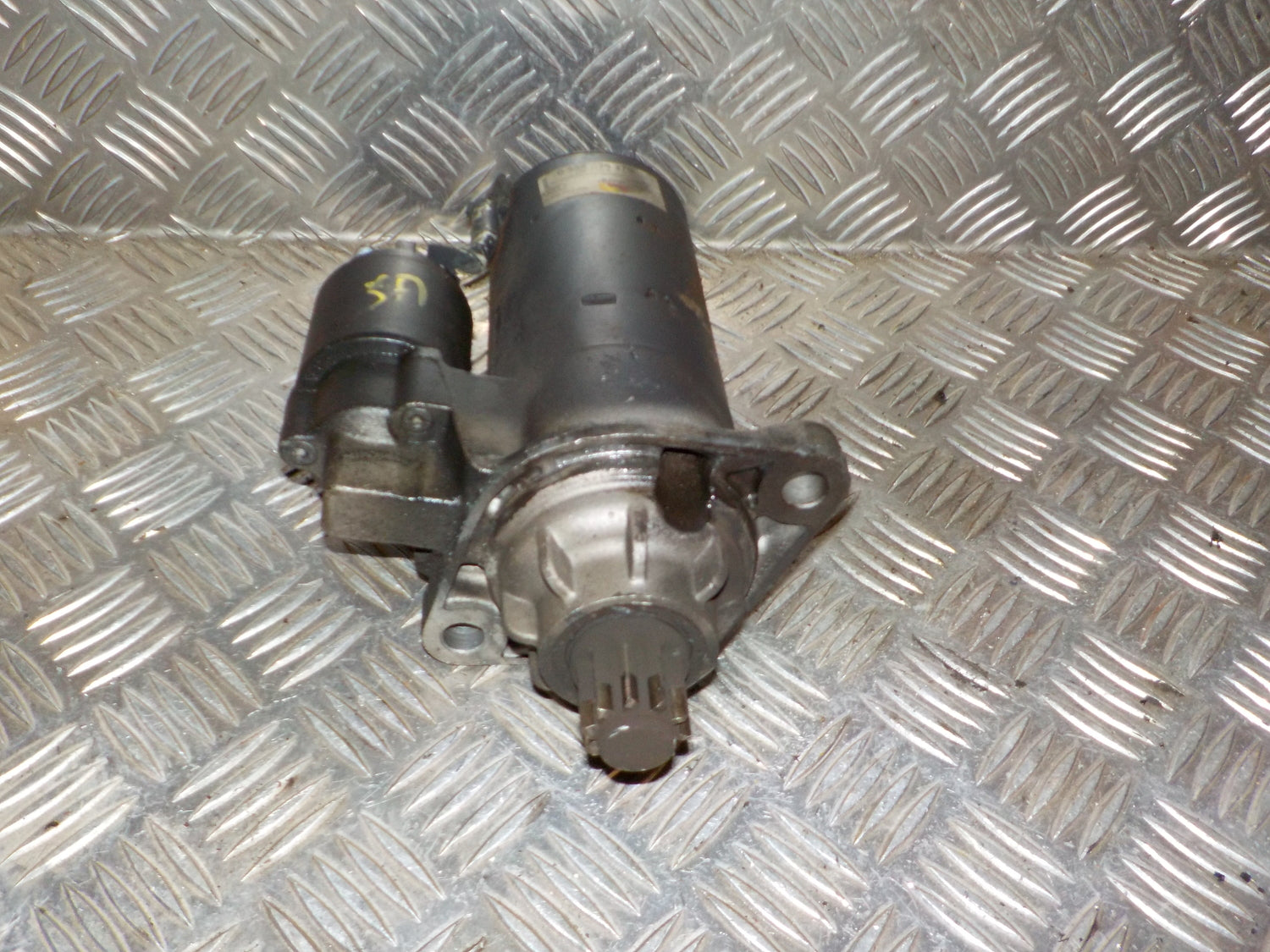 VW Transporter T5 1.Fac: Okt 2009/Jul 2015 Starter Med OEM Nr. 0986020270 Fra VW Ophugger