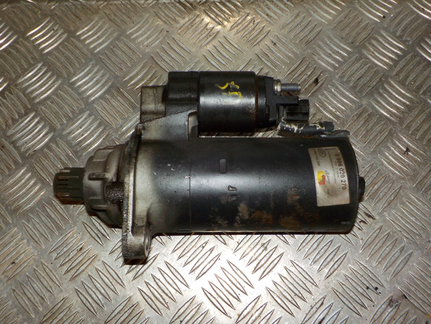 VW Transporter T5 1.Fac: Okt 2009/Jul 2015 Starter Med OEM Nr. 0986020270 Fra VW Ophugger