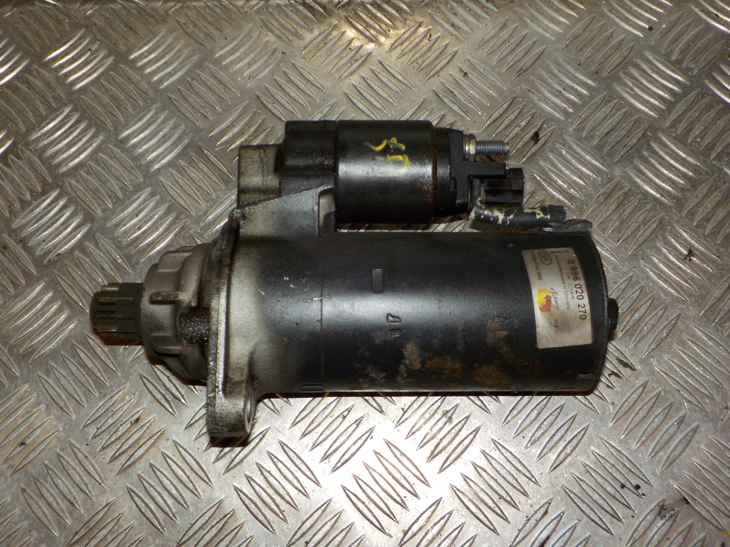 VW Transporter T5 1.Fac: Okt 2009/Jul 2015 Starter Med OEM Nr. 0986020270 Fra VW Ophugger