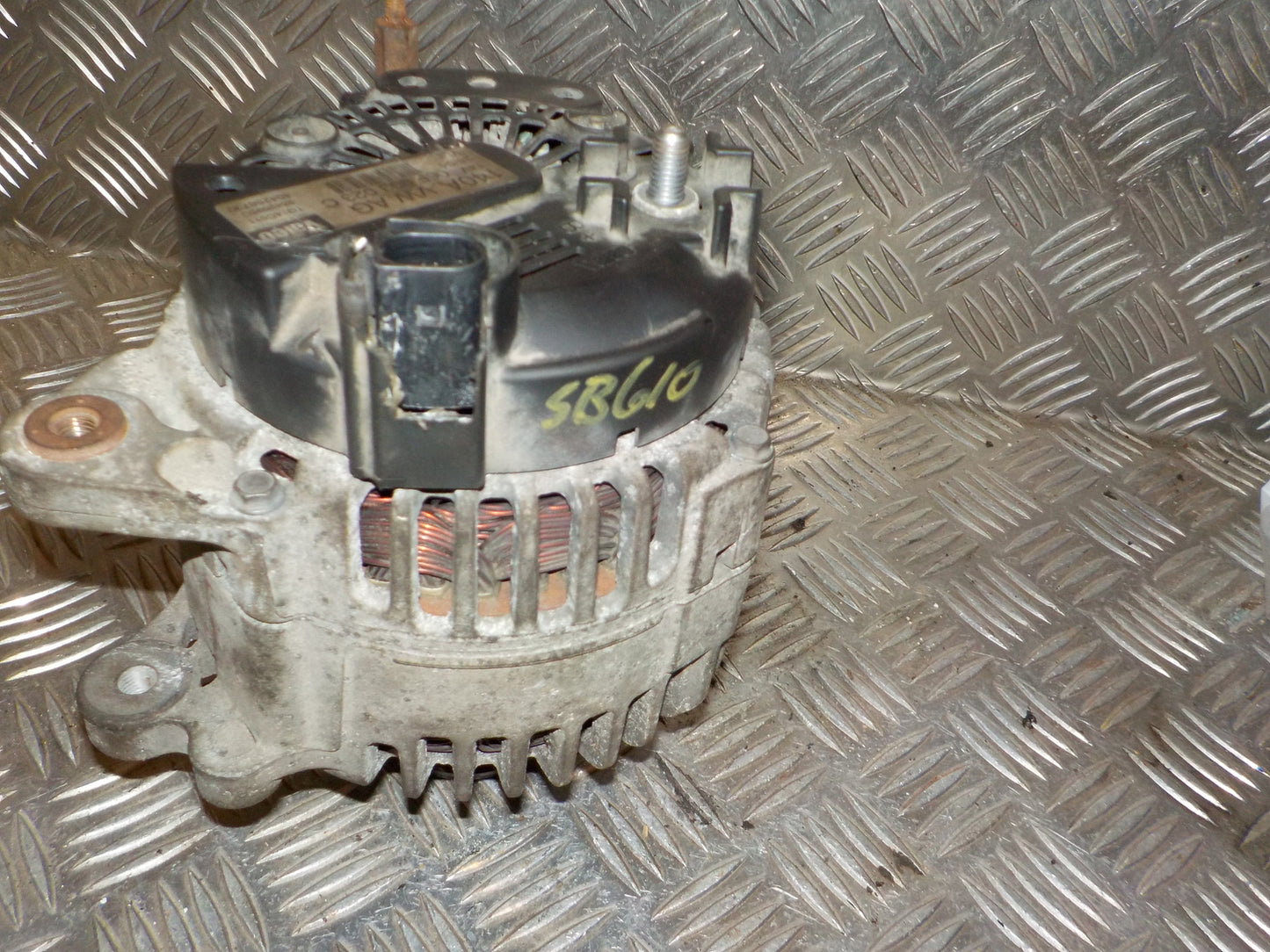 VW Touran 1T GP Generator Med OEM Nr. 06F903023C Fra VW Ophugger