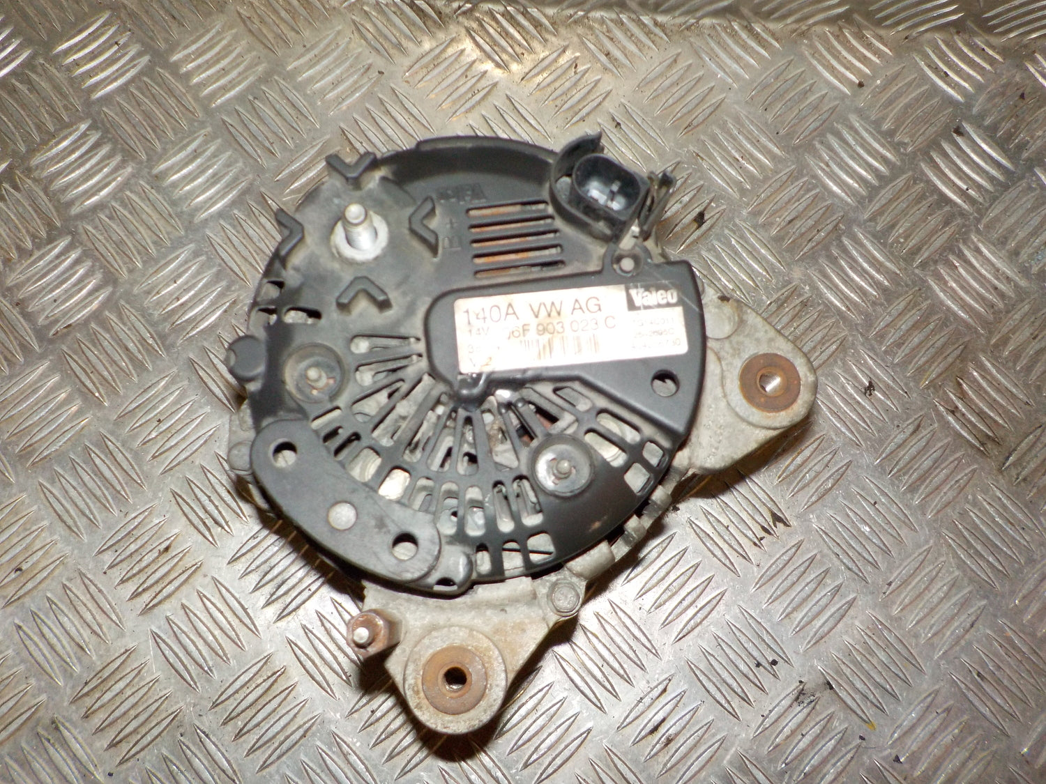 VW Touran 1T GP Generator Med OEM Nr. 06F903023C Fra VW Ophugger