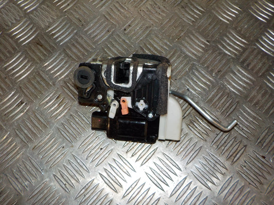 Kia Picanto Dørlås Med OEM Nr. 814101Y020	 Fra Kia Ophugger