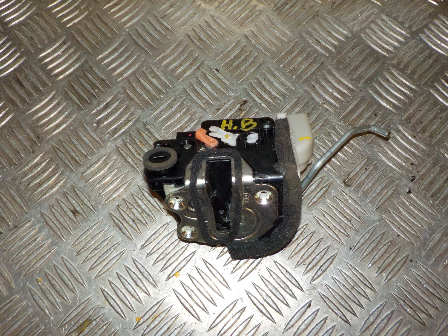 Kia Picanto Dørlås Med OEM Nr. 814201Y020 Fra Kia Ophugger