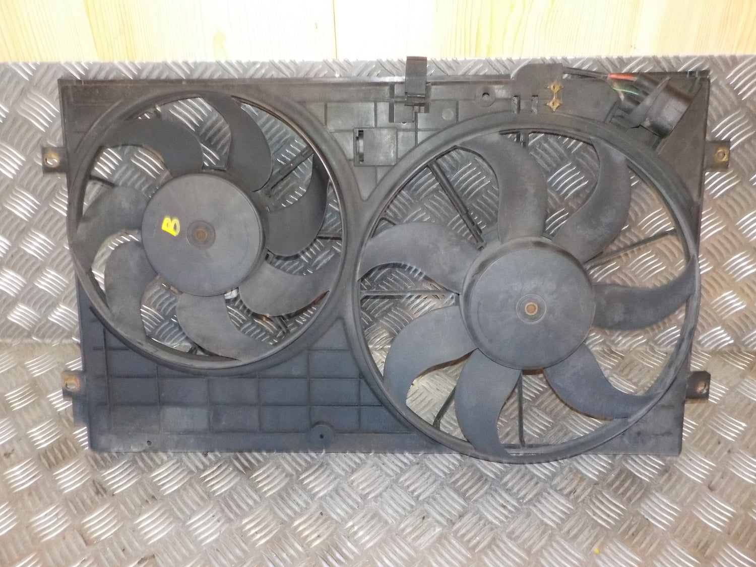 Audi A3 Kølerblæser El Med OEM Nr. 1K0959455EA Fra Audi Ophugger