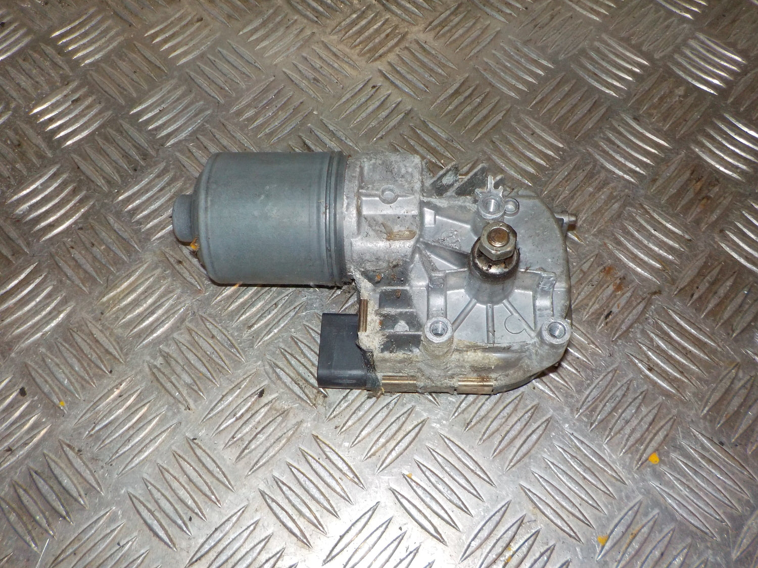 Audi A3 Viskermotor Med OEM Nr. 0390241783 Fra Audi Ophugger