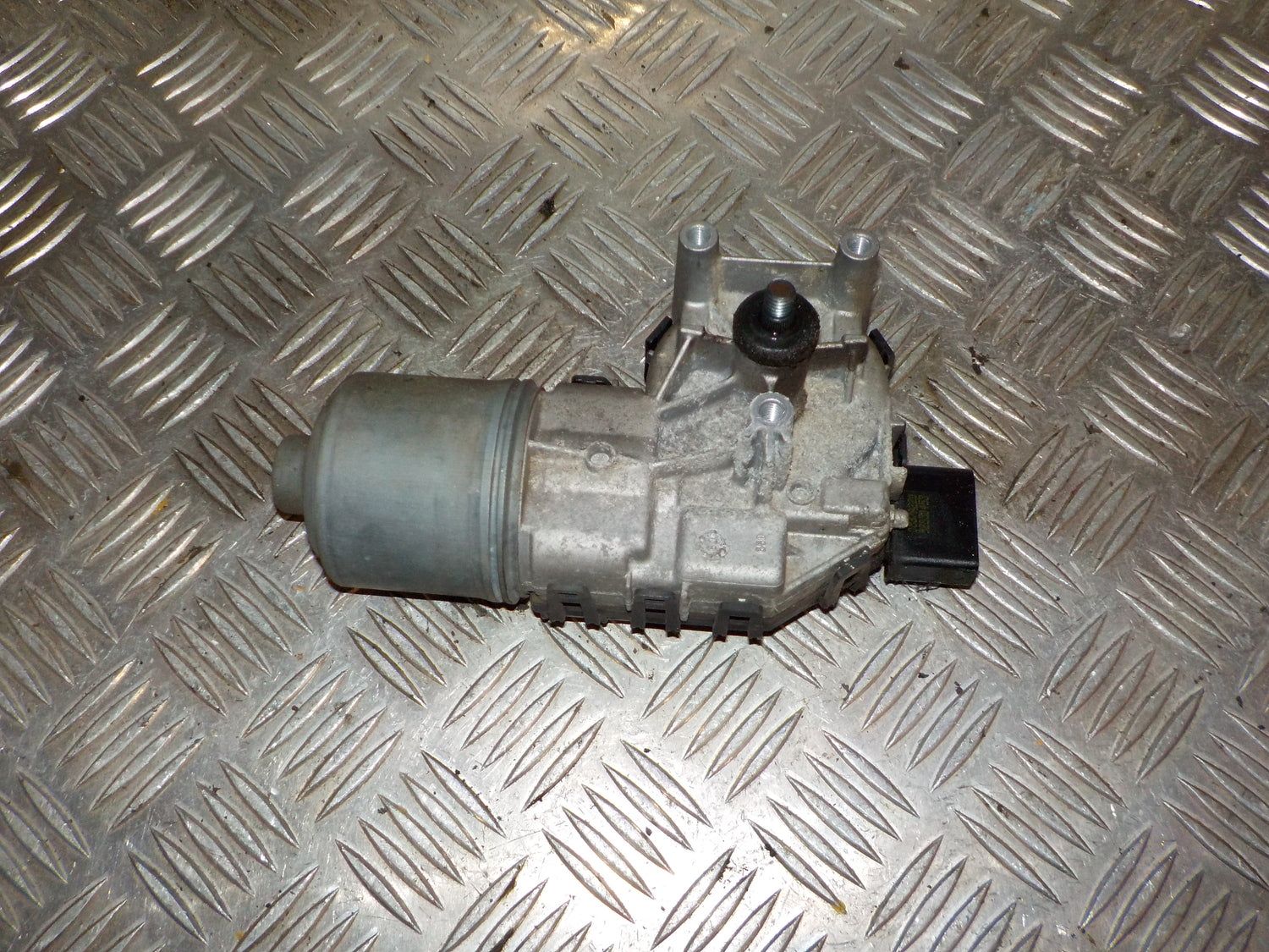 Ford Focus Viskermotor Med OEM Nr. 0390241731 Fra Ford Ophugger