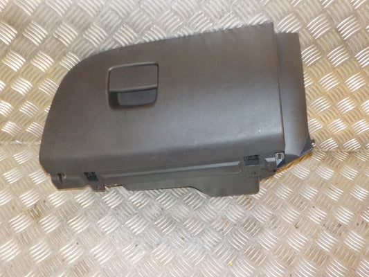 Opel Corsa E Handskerum Med OEM Nr. 39013999 Fra Opel Ophugger