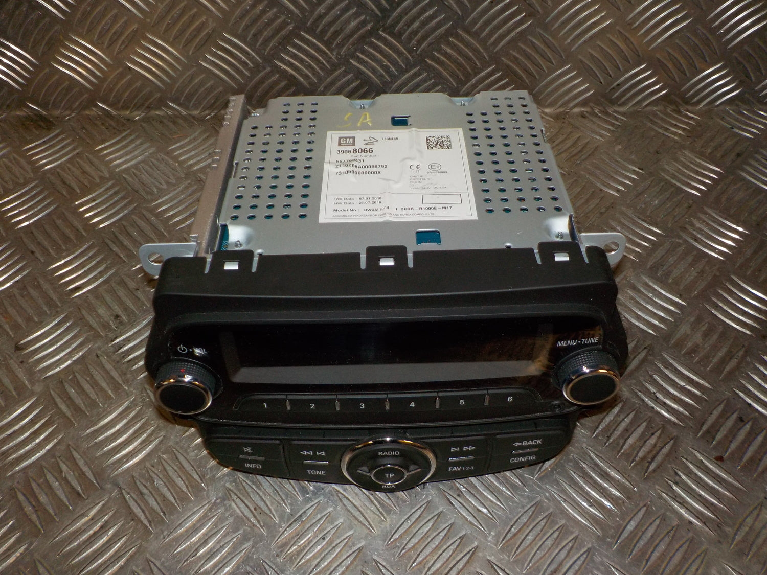 Opel Corsa E Radio M/Cd Med OEM Nr. 39068066 Fra Opel Ophugger