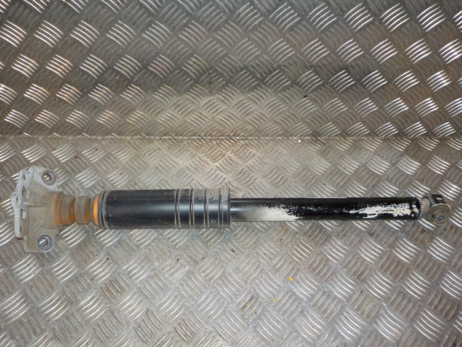 Opel Corsa E Støddæmper Bag Med OEM Nr. 13432671 Fra Opel Ophugger