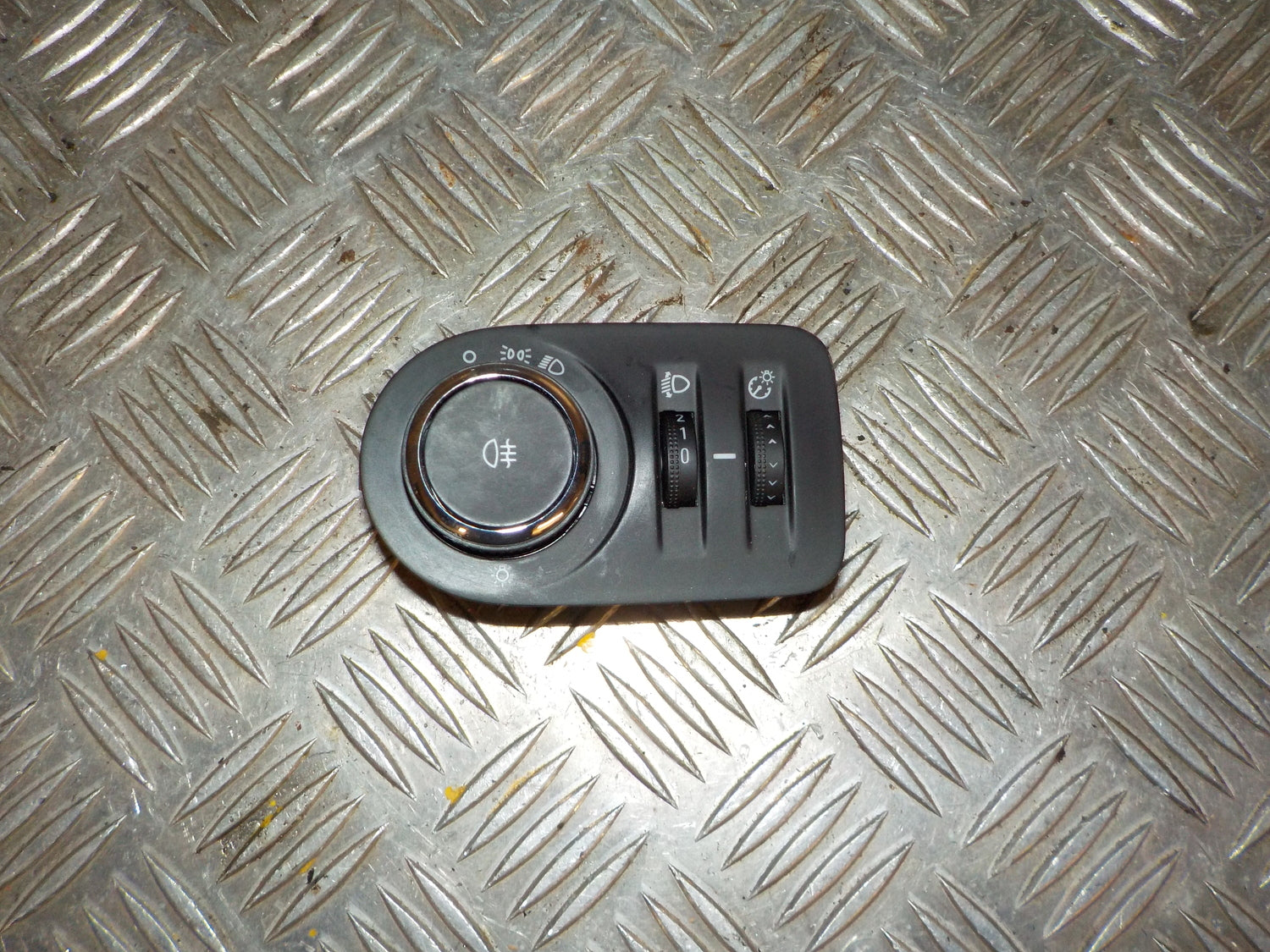 Opel Corsa E Kontakt Lys Med OEM Nr. 13470443 Fra Opel Ophugger
