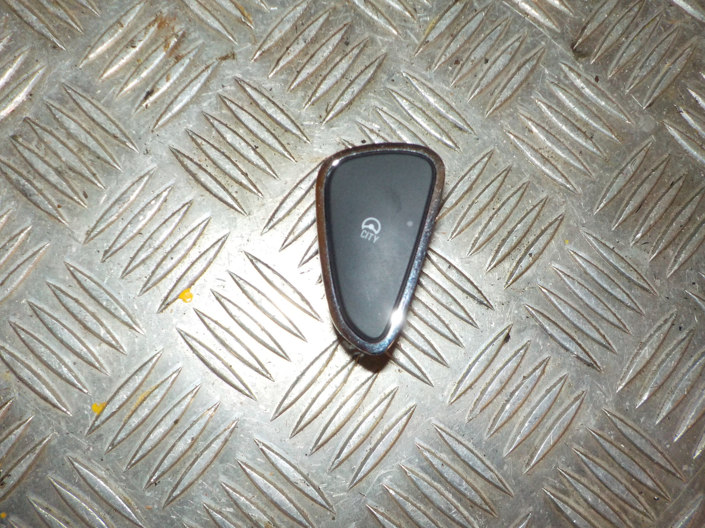 Opel Corsa E Kontakt Diverse Med OEM Nr. 39031664 Fra Opel Ophugger