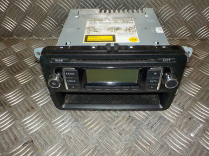 VW Polo 6R Radio M/Cd Med OEM Nr. 5M0035156B Fra VW Ophugger