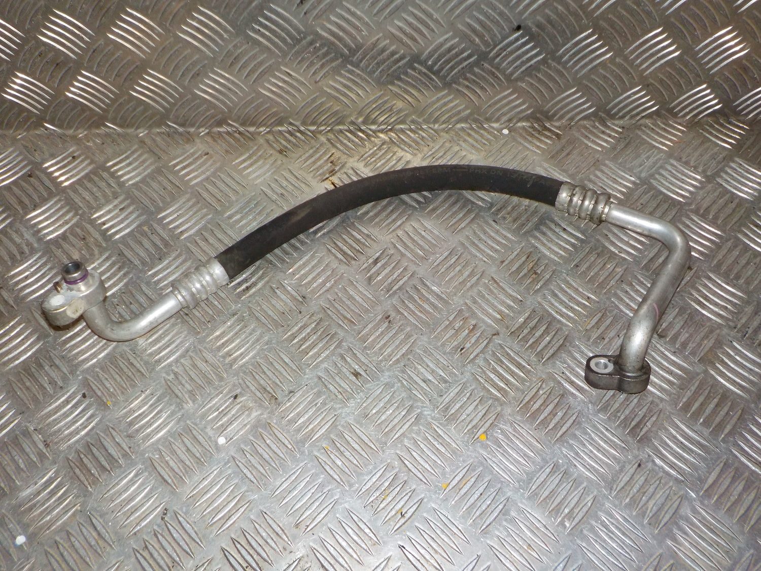 VW Polo 6R Aircond. Rør/Slang/Ventiler Med OEM Nr. 6R0820721E Fra VW Ophugger