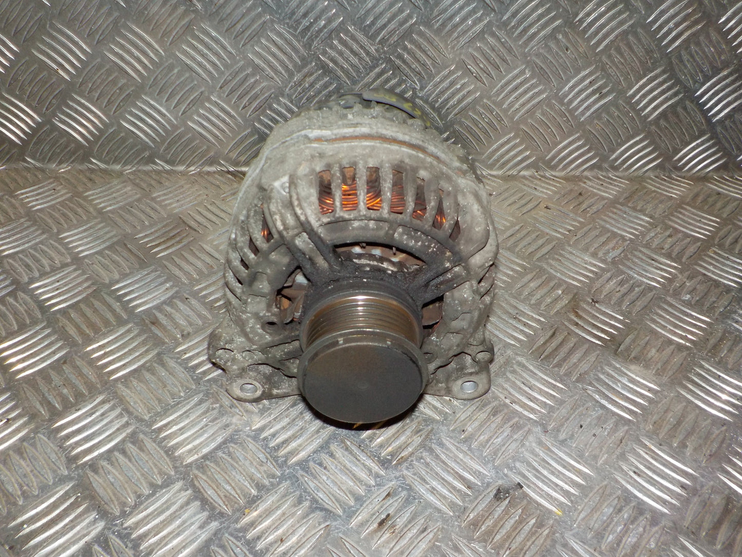 Skoda Fabia Generator Med OEM Nr. 028903028E Fra Skoda Ophugger