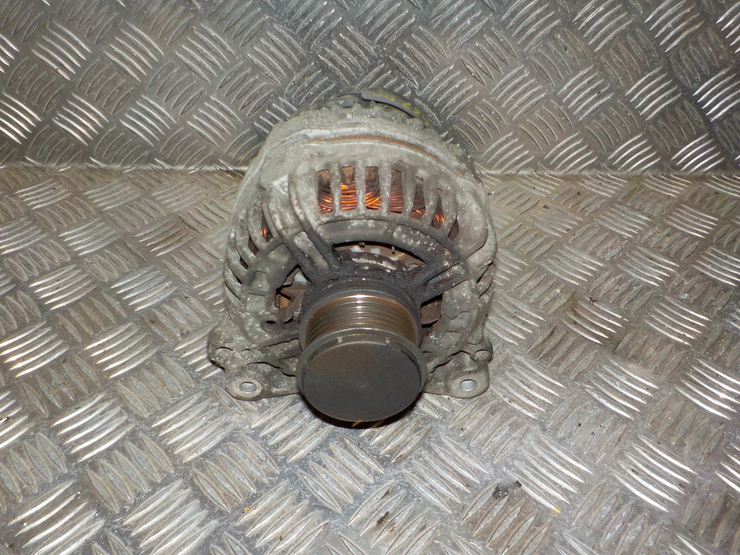 Skoda Fabia Generator Med OEM Nr. 028903028E Fra Skoda Ophugger