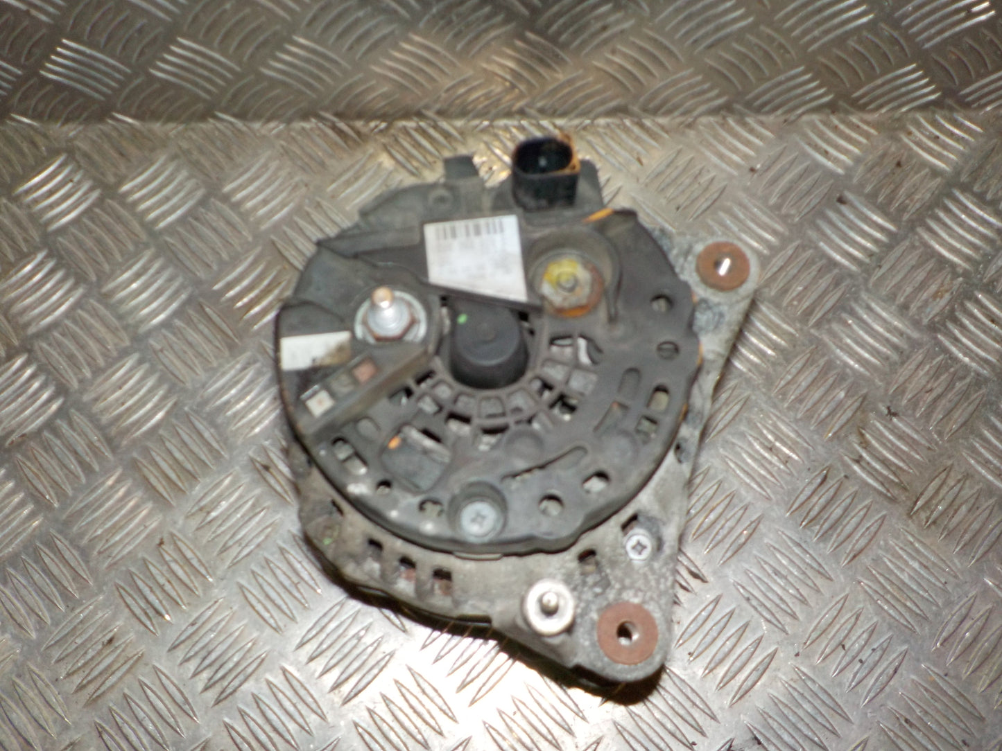 Skoda Fabia Generator Med OEM Nr. 028903028E Fra Skoda Ophugger