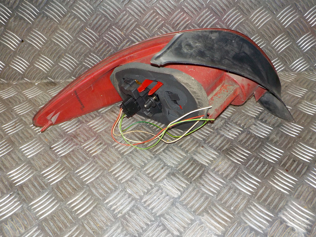 Peugeot 206 Baglygte Med OEM Nr. 6351S0 Fra Peugeot Ophugger