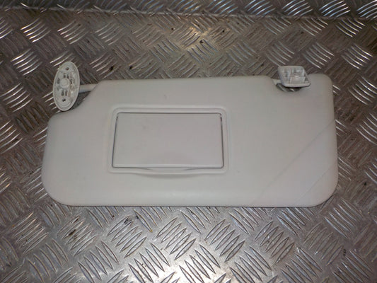 Ford Focus Solskærm Med OEM Nr. 1894721	 Fra Ford Ophugger