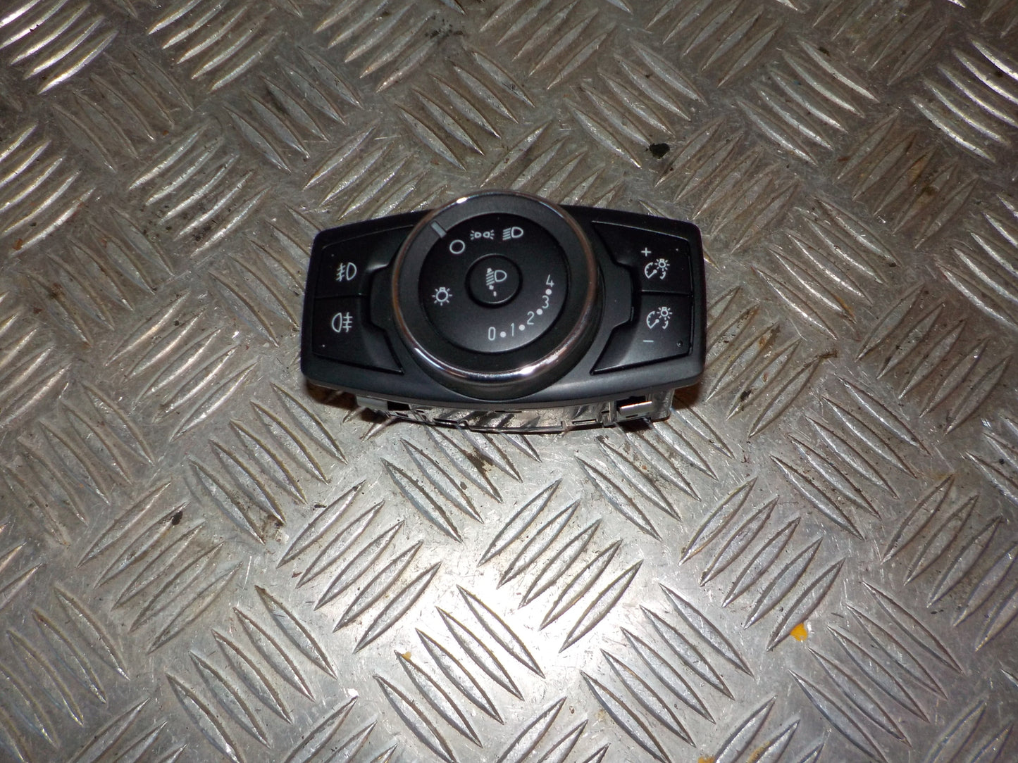 Ford Focus Kontakt Lys Med OEM Nr. BM5T13A024AD Fra Ford Ophugger