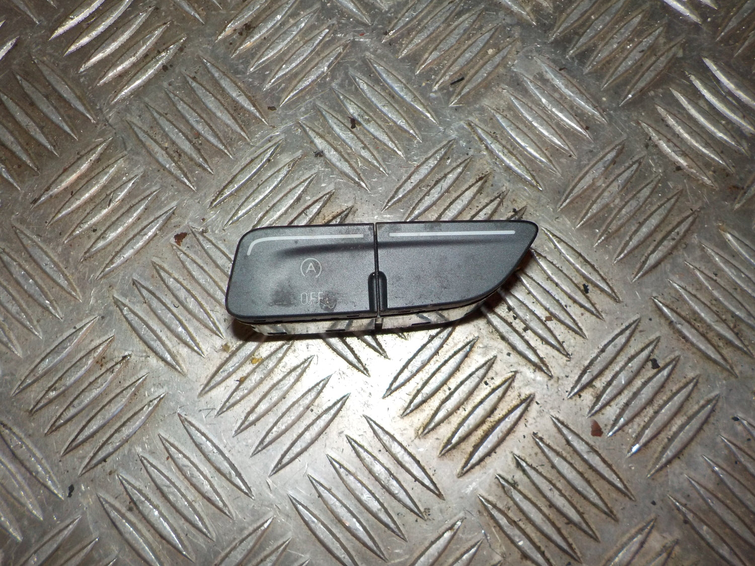 Ford Focus Kontakt Diverse Med OEM Nr. AM5T14B436FB Fra Ford Ophugger