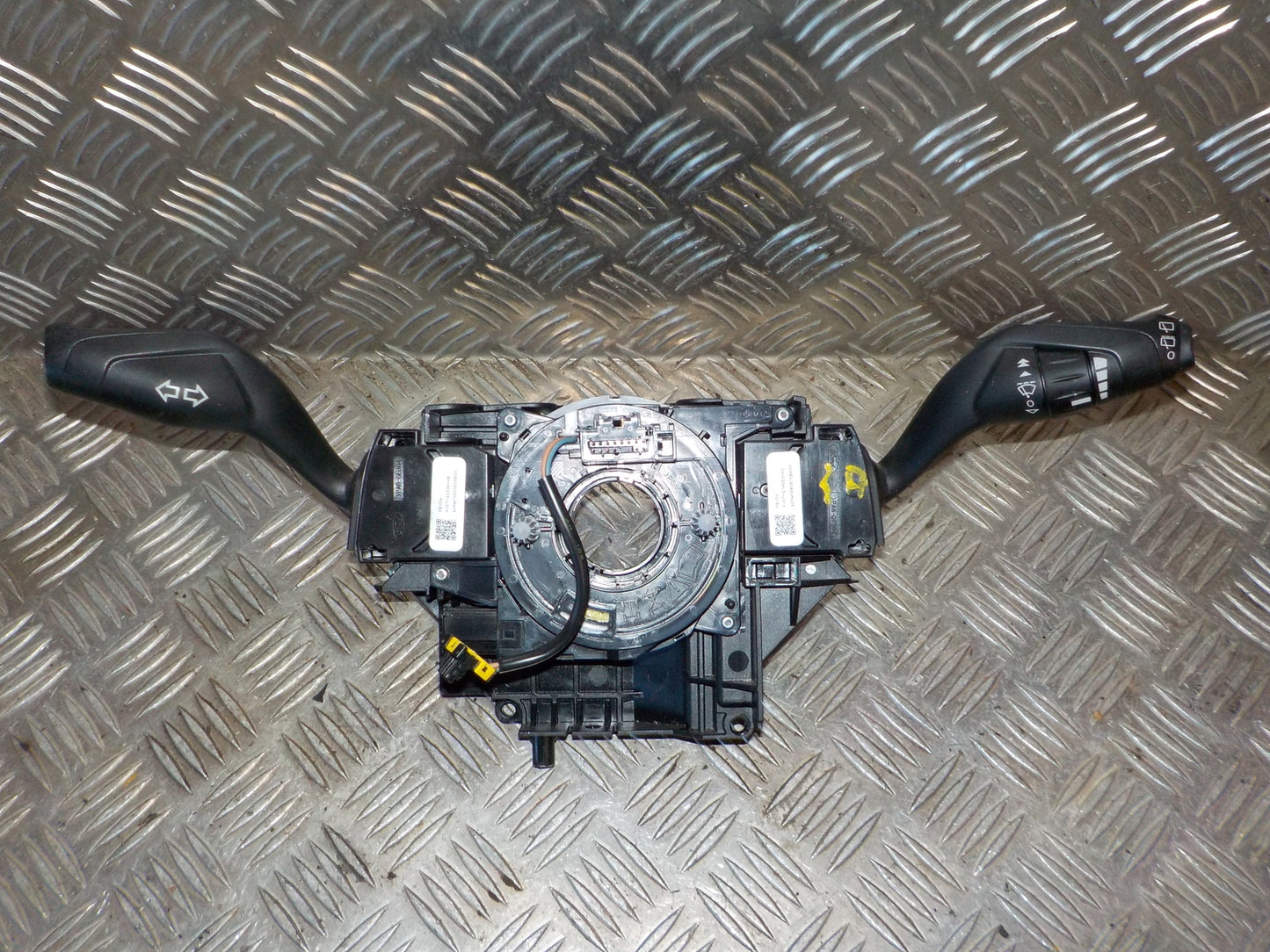 Ford Focus Kontakt Combi Med OEM Nr. BV6T13N064AG Fra Ford Ophugger