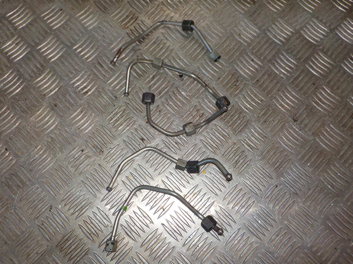Ford Focus Dyserør Med OEM Nr. 1685825 Fra Ford Ophugger