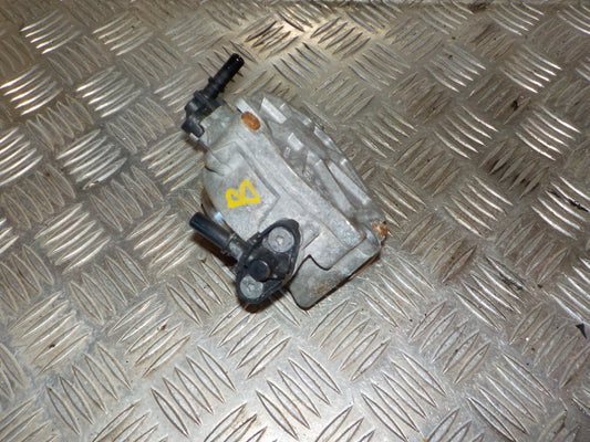 Ford Focus Vacuumpumpe Med OEM Nr. 9804021880 Fra Ford Ophugger