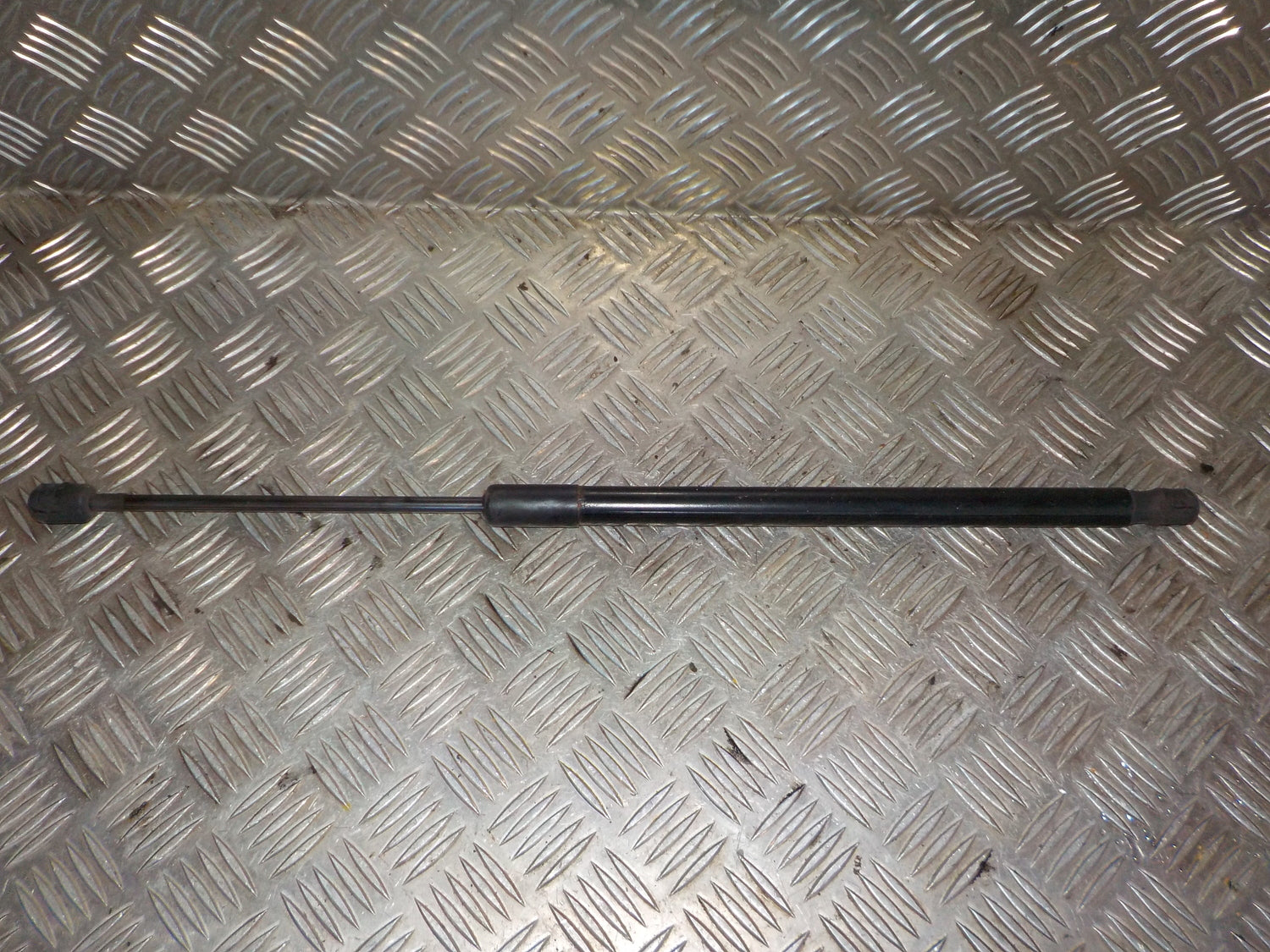 Ford Focus Bagklapsdæmper Med OEM Nr. BM51N406A10AC Fra Ford Ophugger