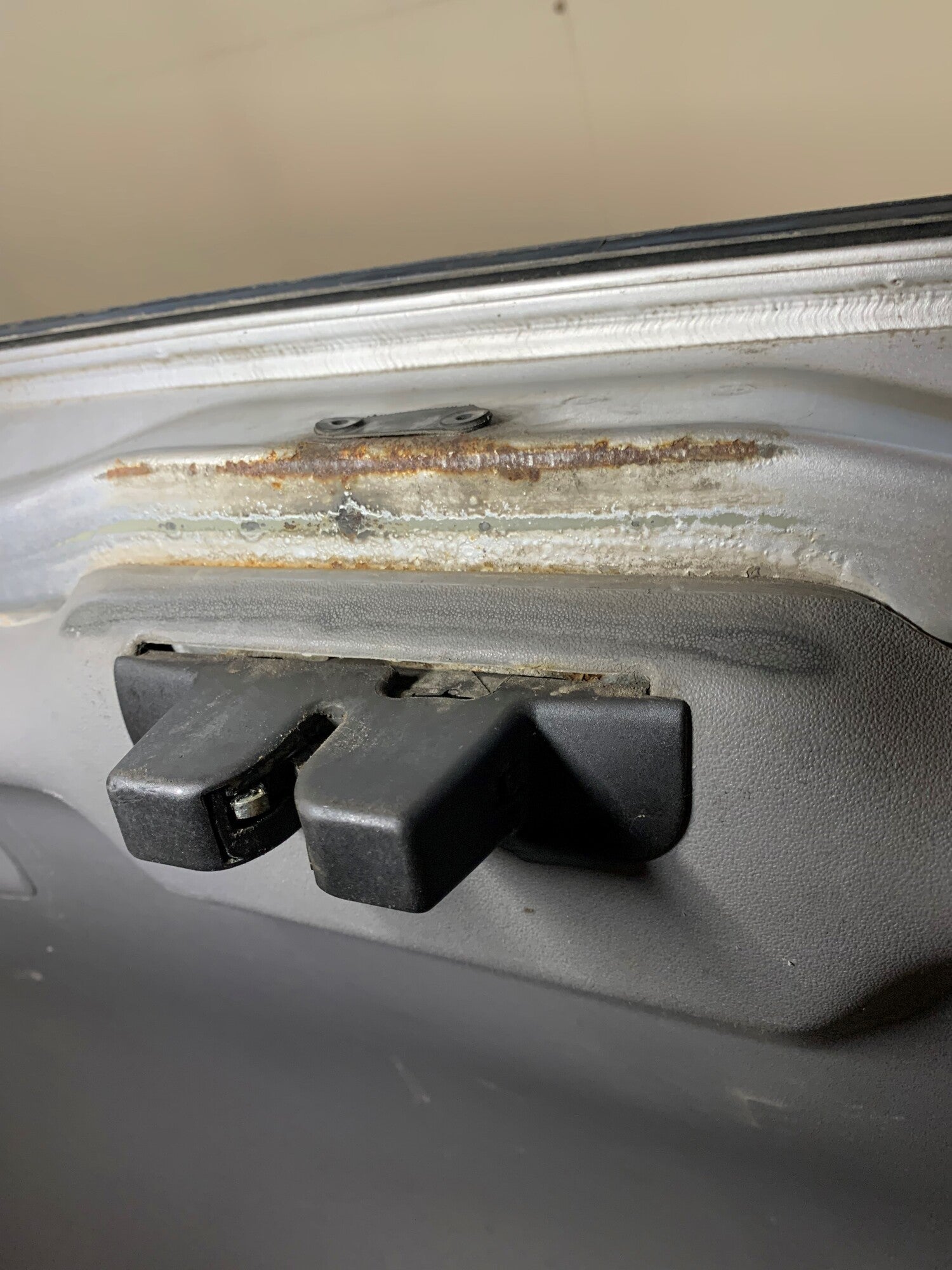 Renault Grand Scenic 2 Bagklap Med OEM Nr. 7751474296 Fra Renault Ophugger