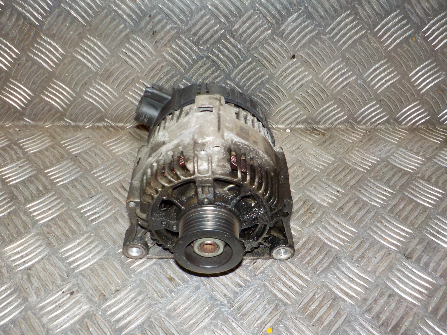 Peugeot 207 Generator Med OEM Nr. 5702C9 Fra Peugeot Ophugger