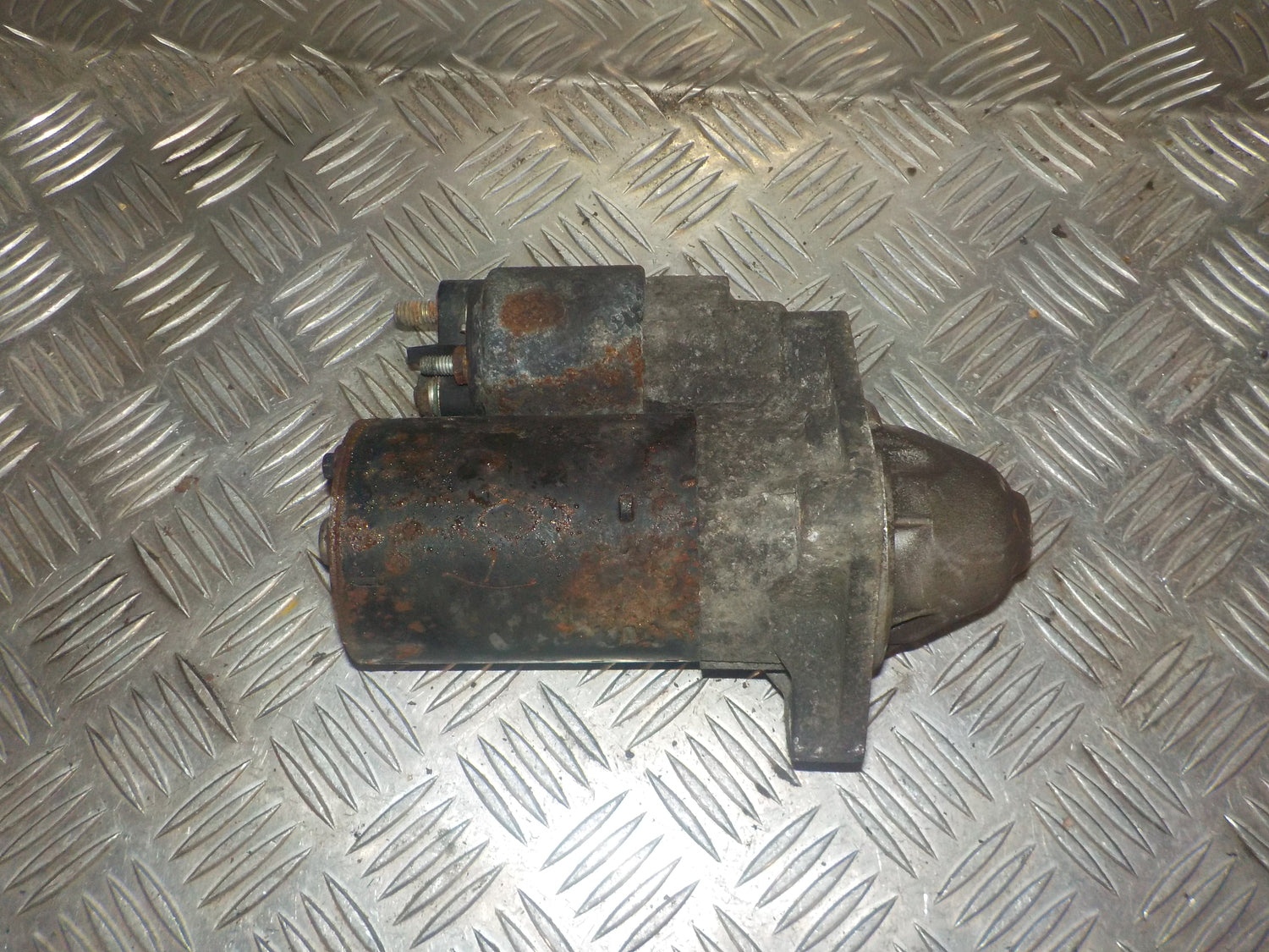 Ford Fiesta 6 Starter Med OEM Nr. 1564732 Fra Ford Ophugger