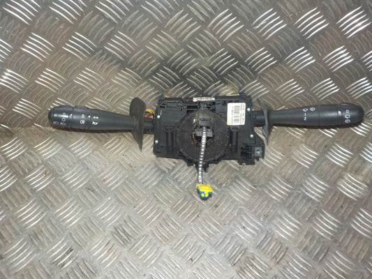 Dacia Logan Kontakt Combi Med OEM Nr. 8200792584S Fra Dacia Ophugger