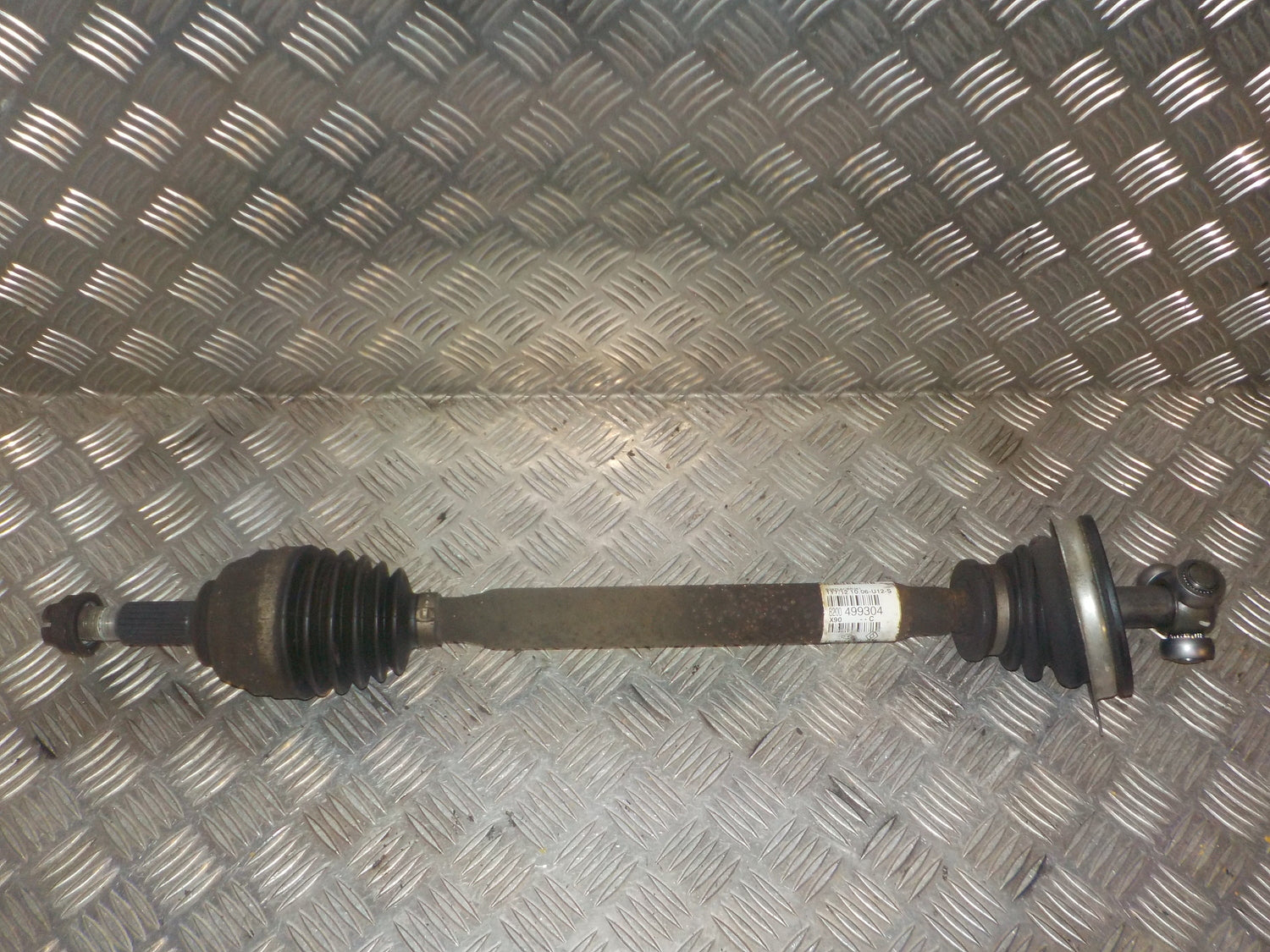 Dacia Logan Trækaksel For V Med OEM Nr. 8200499304C Fra Dacia Ophugger