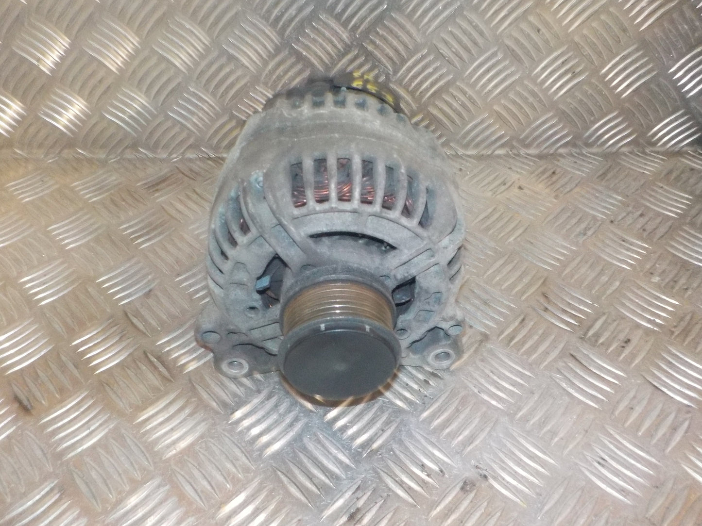 Skoda Fabia Generator Med OEM Nr. 028903028E Fra Skoda Ophugger