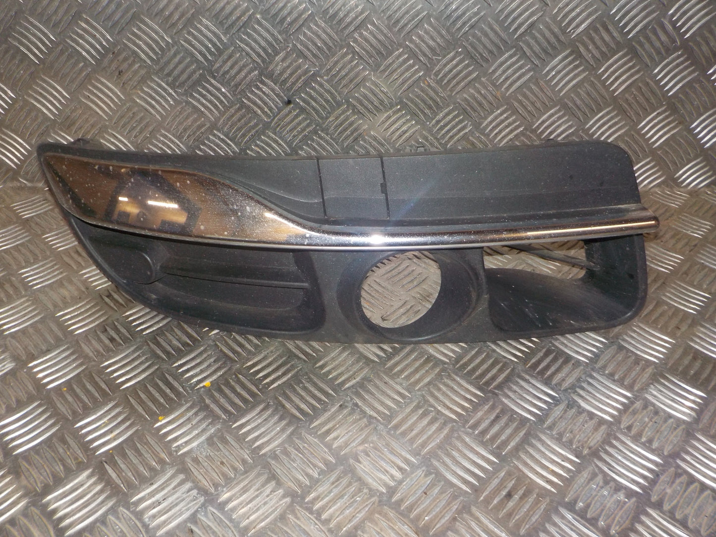 Renault Laguna 3 Kofangergitter Med OEM Nr. 622A90001R Fra Renault Ophugger
