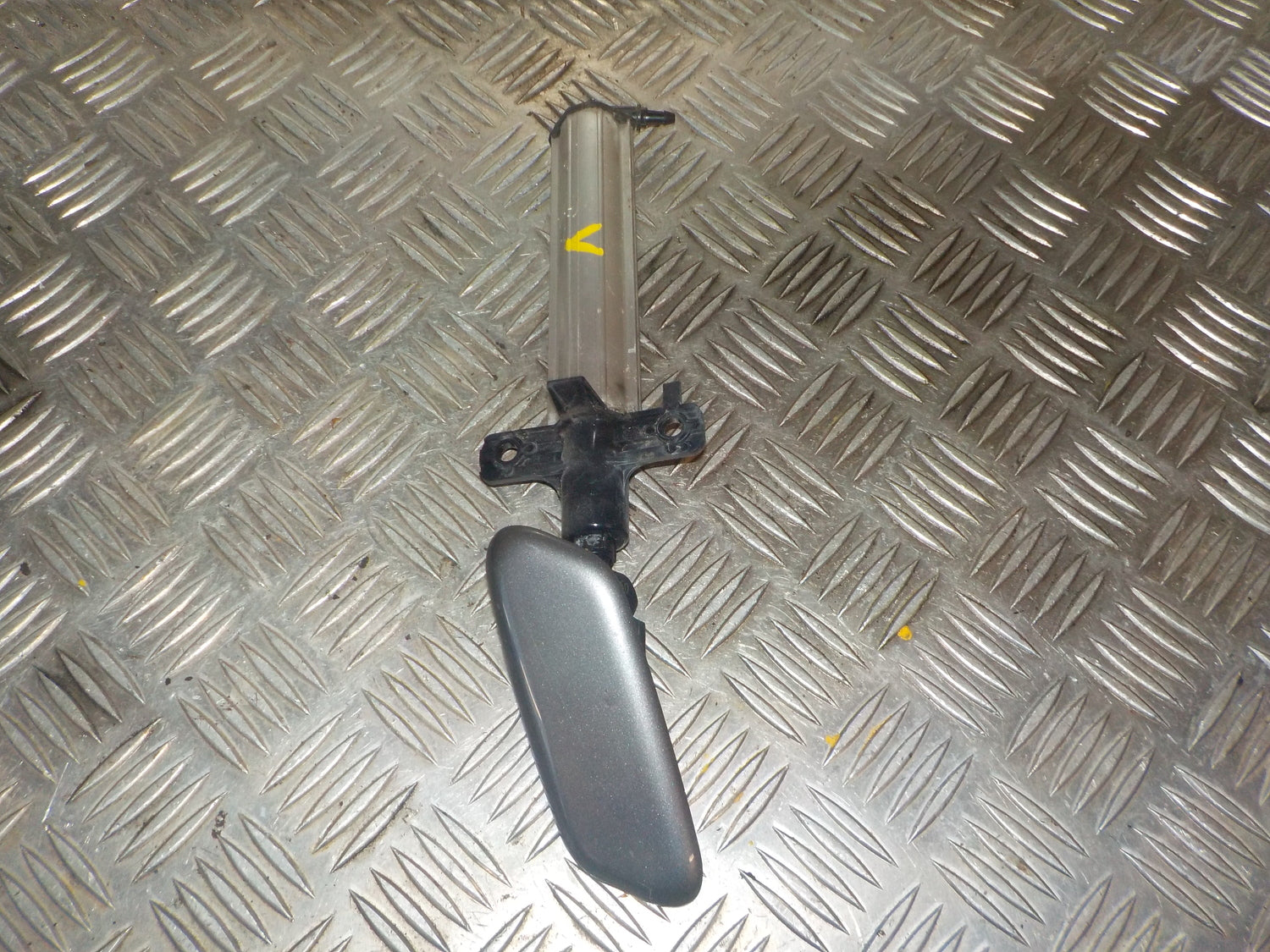 Renault Laguna 3 Sprinklerdyse Med OEM Nr. 3071006803 Fra Renault Ophugger