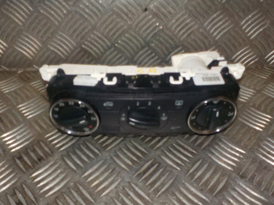 Mercedes B W245 Varmeregulering Med OEM Nr. 1698300585 Fra Mercedes Ophugger