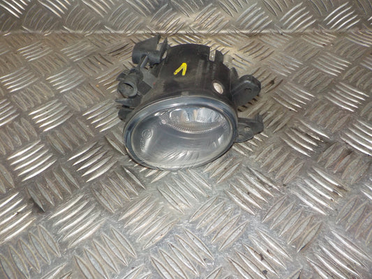 Mercedes B W245 Tågelygte For Med OEM Nr. 2518200756 Fra Mercedes Ophugger